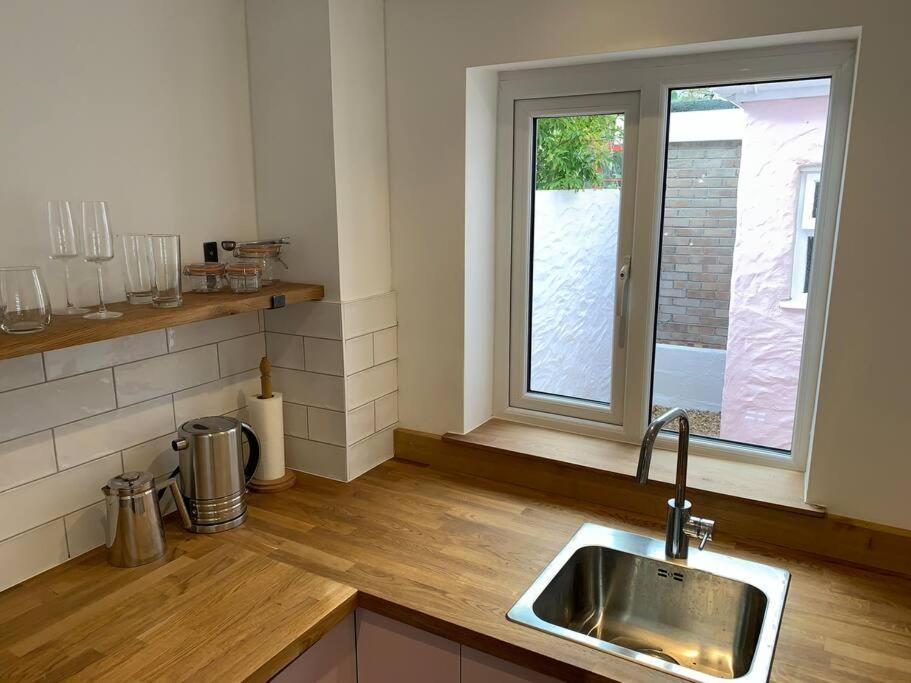 Luxurious Cottage In The Heart Of Falmouth Bagian luar foto