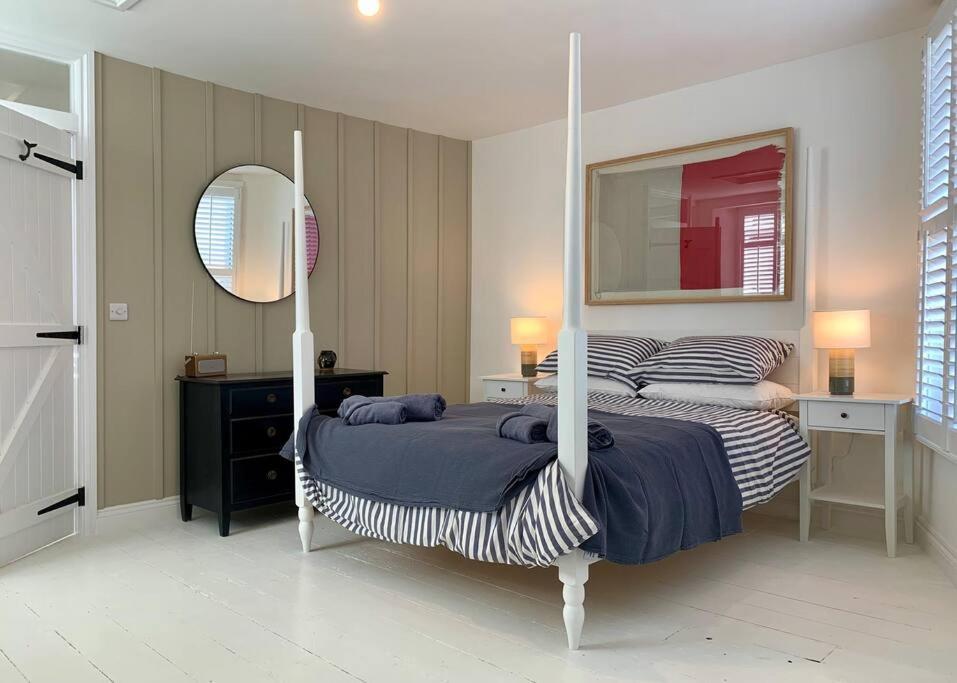 Luxurious Cottage In The Heart Of Falmouth Bagian luar foto